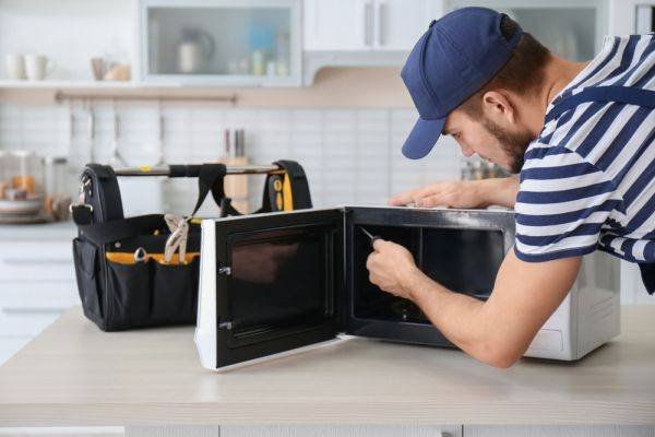 Why Your Microwave Won't Turn Off and How to Fix It