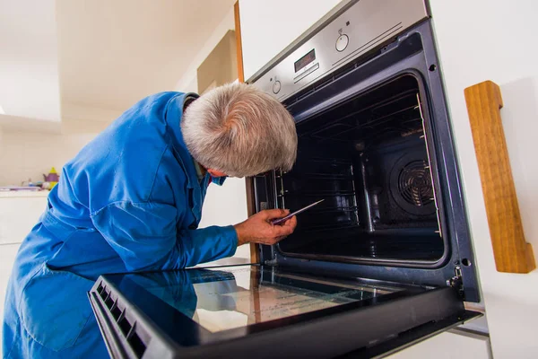 How Much Does Oven Repair Cost?