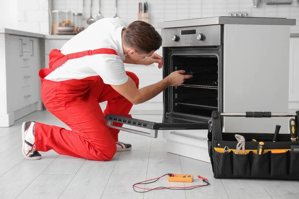 appliance repairman